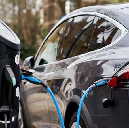 « Les voitures électriques polluent ! »  Les conducteurs demandent aux propriétaires de véhicules électriques de payer des impôts - "injuste"