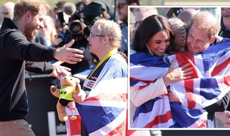 Meghan et Harry rayonnants alors qu'ils embrassent des athlètes britanniques le deuxième jour des Jeux Invictus