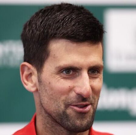 Novak Djokovic tire l'avertissement de Rafael Nadal à Roland-Garros alors qu'il revient enfin à l'action