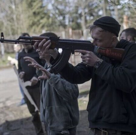 Poutine recrute des ENFANTS pour remplacer les pertes humiliantes alors que la Russie attaque les clubs de jeunes