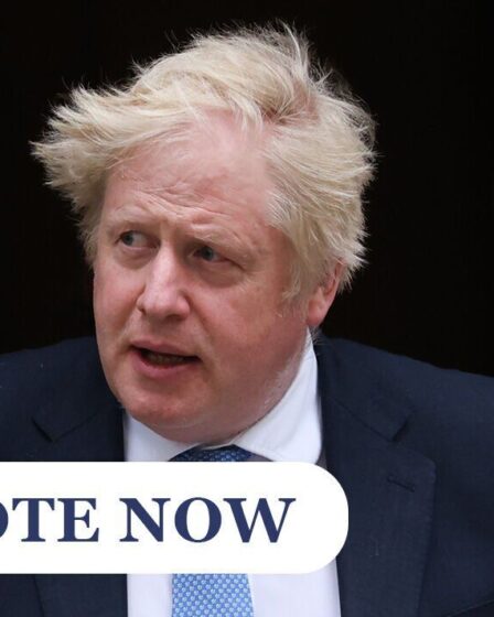 SONDAGE : Boris Johnson devrait-il rester et combattre les revendications du Partygate ou aller en Inde ?