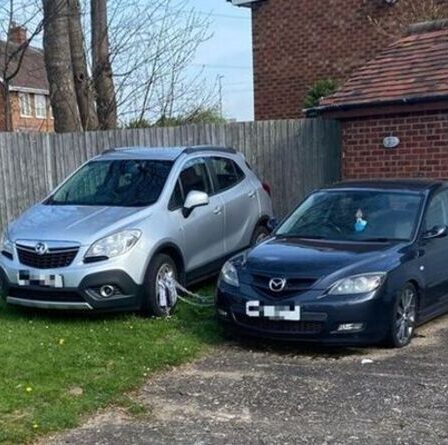Une femme furieuse alors que sa voiture était garée sur son allée près de l'aéroport de Birmingham pendant près d'une semaine