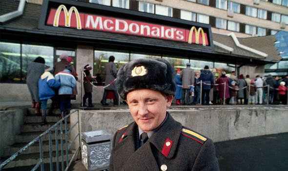 Parti... pour l'instant ?  McDonald's a conservé sa marque en Russie, suggérant qu'il pourrait revenir à l'avenir