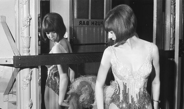 Performance : Noir sur la photo prêt à jouer, 1964