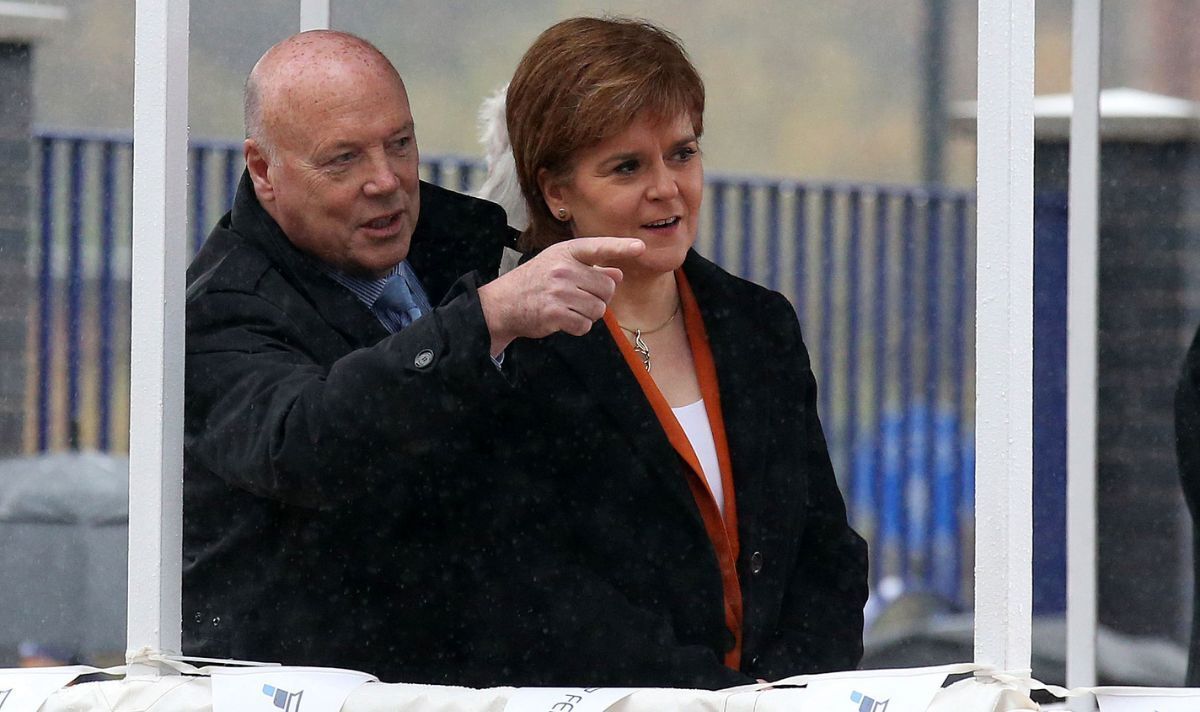 "C'est un mensonge" Nicola Sturgeon suscite la fureur alors que le chef "ébranlé" du SNP "mélange" les affirmations du ferry