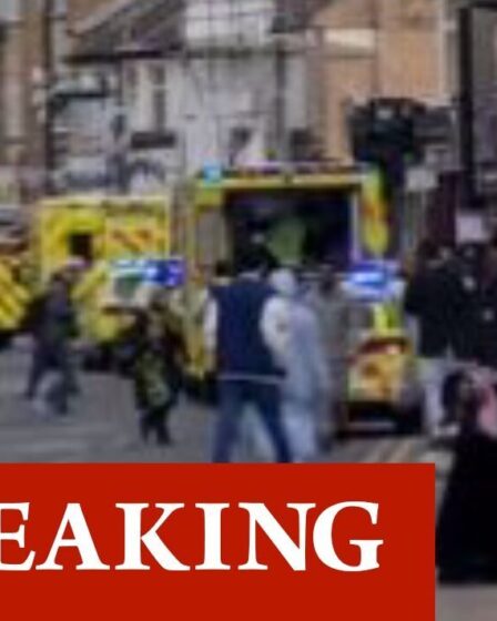 Horreur à Newham alors que quatre piétons sont heurtés par une voiture - Ambulance aérienne sur place
