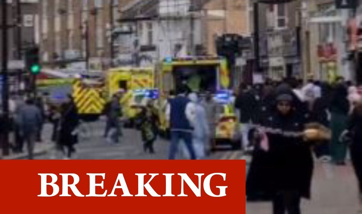 Horreur à Newham alors que quatre piétons sont heurtés par une voiture - Ambulance aérienne sur place