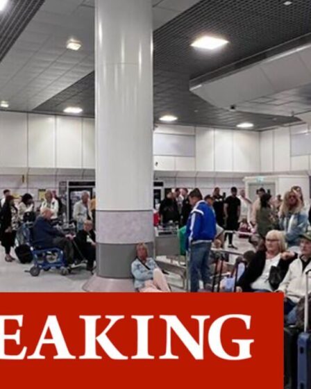 «L'enfer sur terre» L'aéroport de Manchester en proie à des files d'attente et à une attente de «quatre heures» pour les bagages