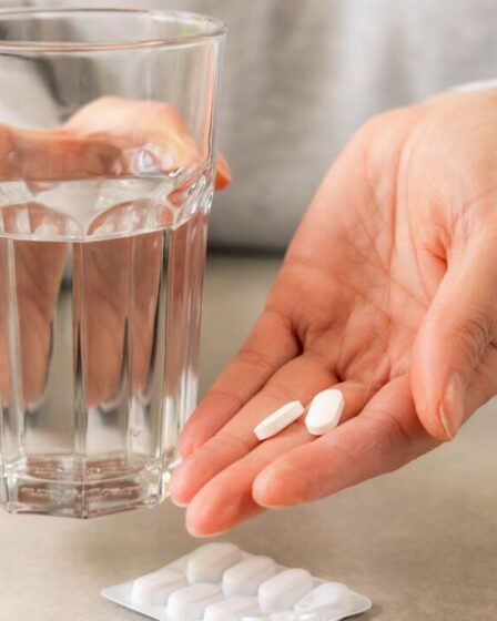 Prendre de l'ibuprofène peut PROLONGER la douleur - nouvelle étude