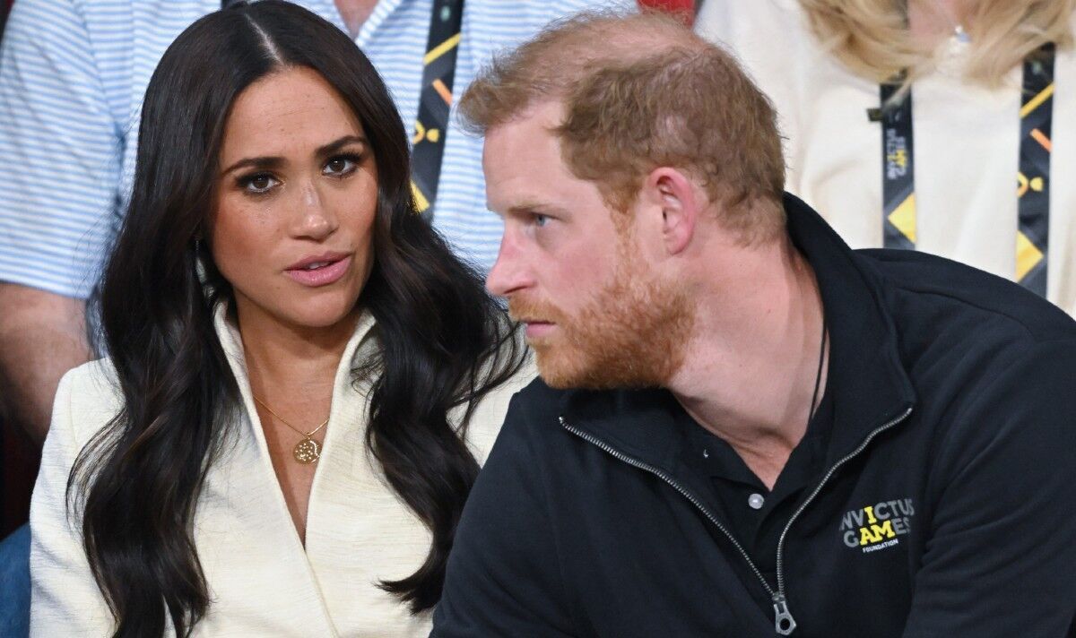 Royal Family LIVE: "Serious alarm" Harry et Meghan "devraient paniquer" à cause de la photo de Charles