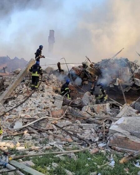 Une école ukrainienne frappée par un attentat à la bombe dévastateur faisant 60 morts - Zelensky confirme la tragédie