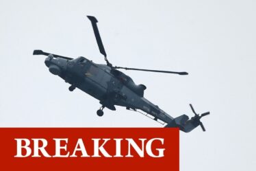 Urgence de la Royal Navy: Alerte alors que l'hélicoptère de sauvetage Wildcat sonne 7700 'Squawk' à 1 000 pieds