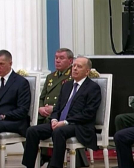 Vladimir Poutine a terrifié ses conseillers lors d'une réunion vicieuse : "Ils avaient peur"