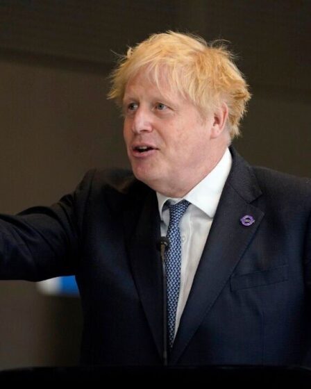 Boris fustige les syndicats pour avoir "fait du mal aux personnes qu'ils prétendent protéger" avant le chaos de la grève des chemins de fer