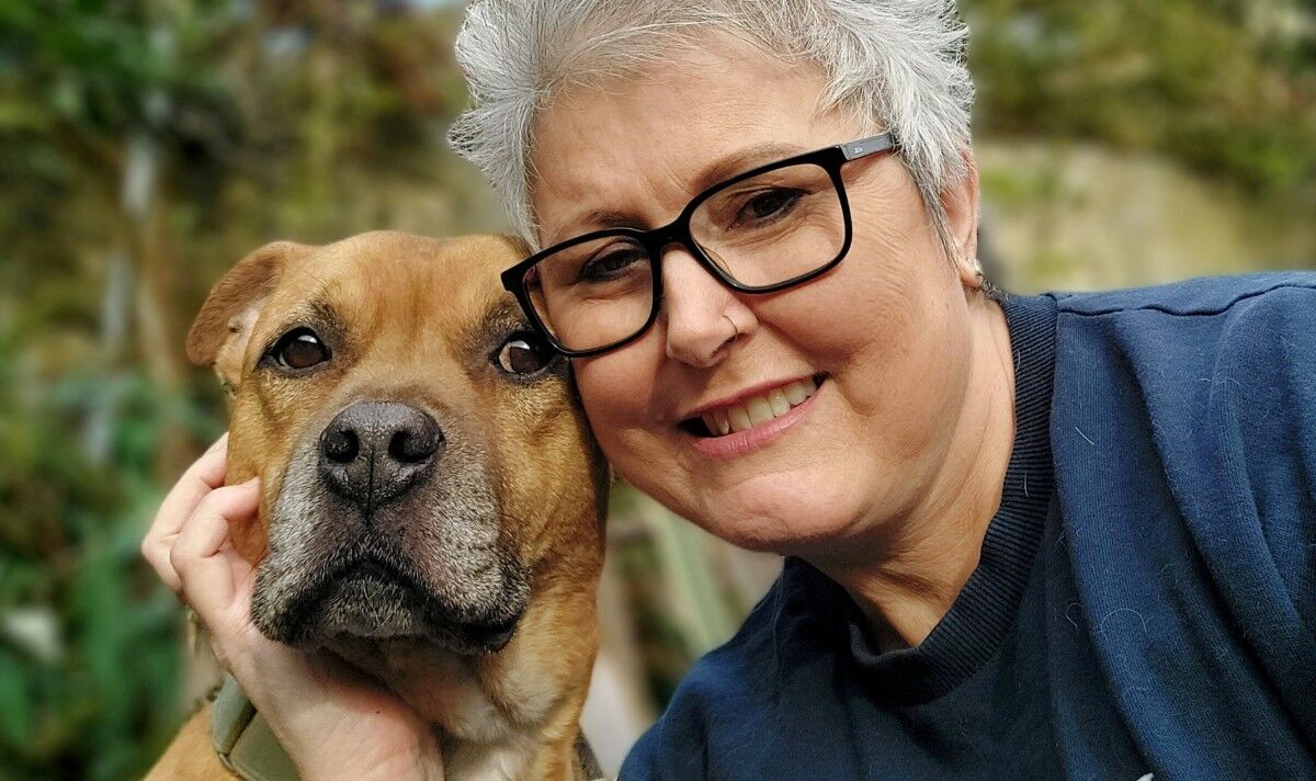 'Essayer de me prévenir tout le temps' Un chien de sauvetage héroïque 'alerte' son propriétaire d'un cancer du sein
