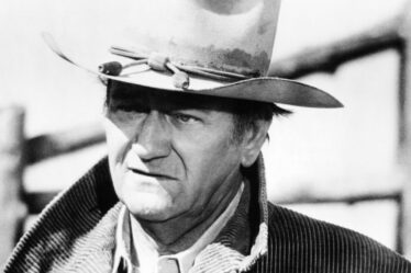 John Wayne a le cœur brisé après avoir plaidé pour un dernier film avant la mort: "J'espère que je le ferais"