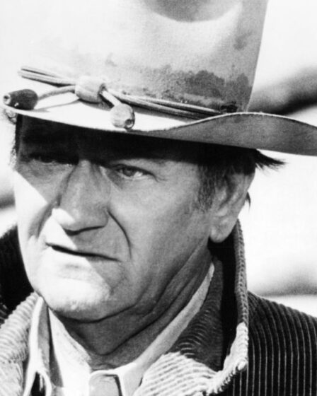 John Wayne a le cœur brisé après avoir plaidé pour un dernier film avant la mort: "J'espère que je le ferais"
