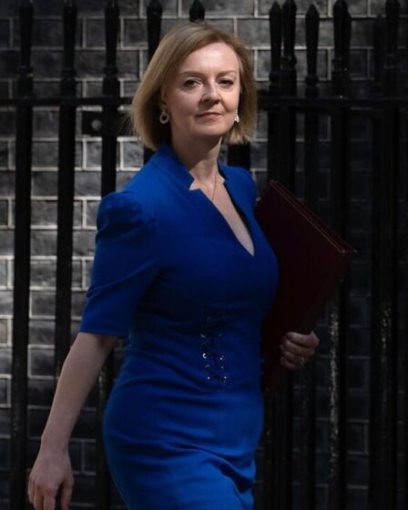 La «reine du Brexit» Liz Truss flotte des «plumes de leadership» dans la rangée sur l'accord détesté sur le Brexit
