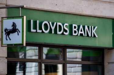 Le personnel de Lloyds devrait recevoir une prime de 1 000 £ pour aider à faire face à la crise du coût de la vie
