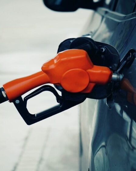 Les conducteurs sont invités à utiliser une «astuce clé» pour économiser de l'argent sur le carburant alors que les prix de l'essence dépassent 2 £