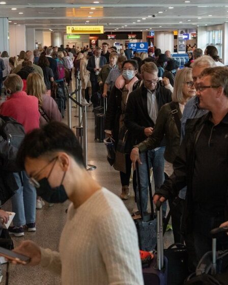 Les vacanciers font à nouveau face à d'énormes files d'attente dans les aéroports britanniques en raison d'une pénurie de personnel