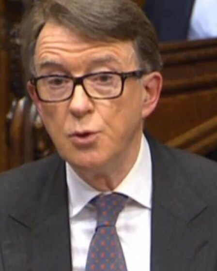 Maintenant, LABOR se déchire - Starmer fait face à un contrecoup alors que Lord Mandelson se déchire en leader