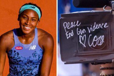"Mettre fin à la violence armée" - Coco Gauff signe un objectif de caméra plaidant pour la paix après la victoire de Roland-Garros