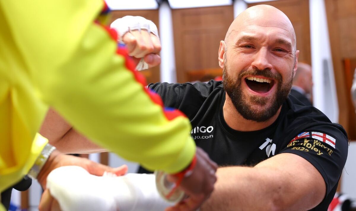 Tyson Fury sortirait de sa "retraite" pour deux combats alors que le patron de Top Rank discute de l'avenir