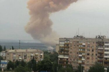 Ukraine EN DIRECT: Horreur alors que la grève de l'usine chimique de Poutine remplit la ville assiégée de vapeurs toxiques