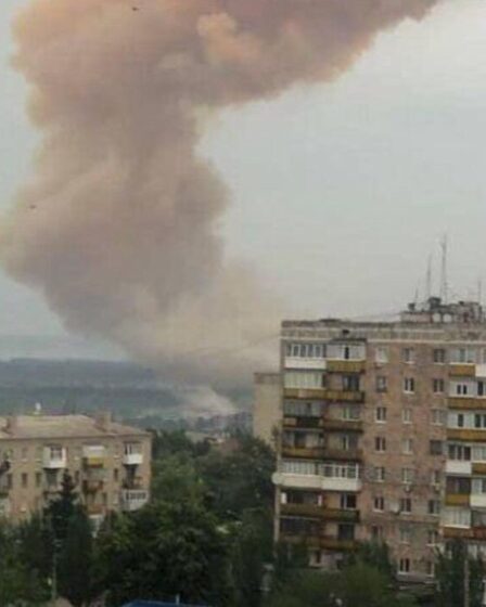 Ukraine EN DIRECT: Horreur alors que la grève de l'usine chimique de Poutine remplit la ville assiégée de vapeurs toxiques