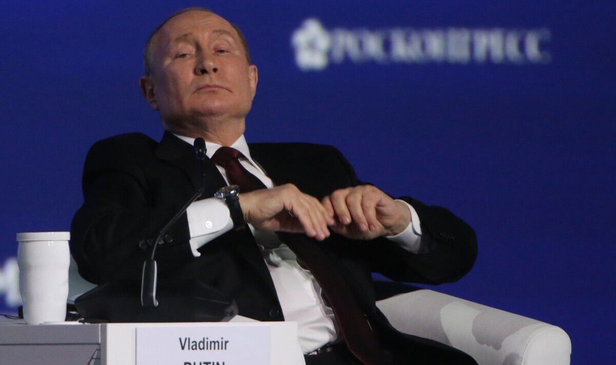 Ukraine EN DIRECT: Poutine est parti le visage rouge sur sa propre scène après que son allié clé ait rejeté ses revendications de guerre