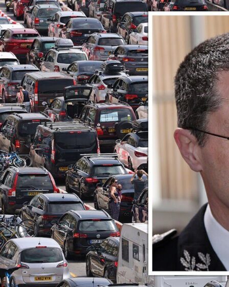 Brexit LIVE: le chef de la police française qui a qualifié le Royaume-Uni de "régressif" blâmé pour le chaos des voyages à Douvres