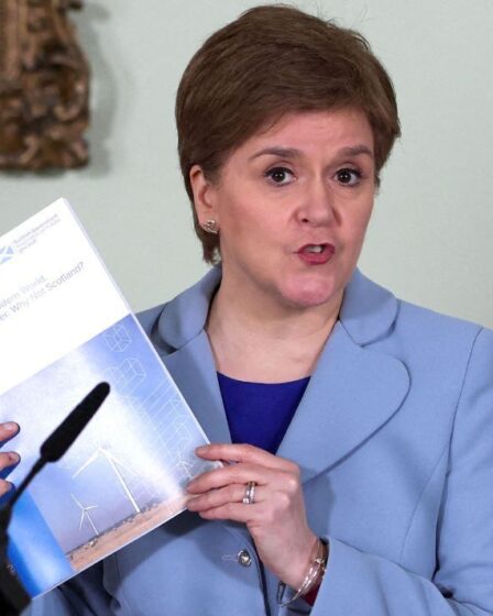 "Des visages rouges tout autour !" Sturgeon honteux d'une erreur "embarrassante" d'indépendance