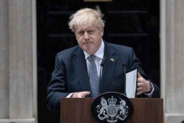 'Faire l'inventaire!'  Boris réfléchit à l'avenir politique de Checkers après que la cabale du Cabinet a renversé le Premier ministre