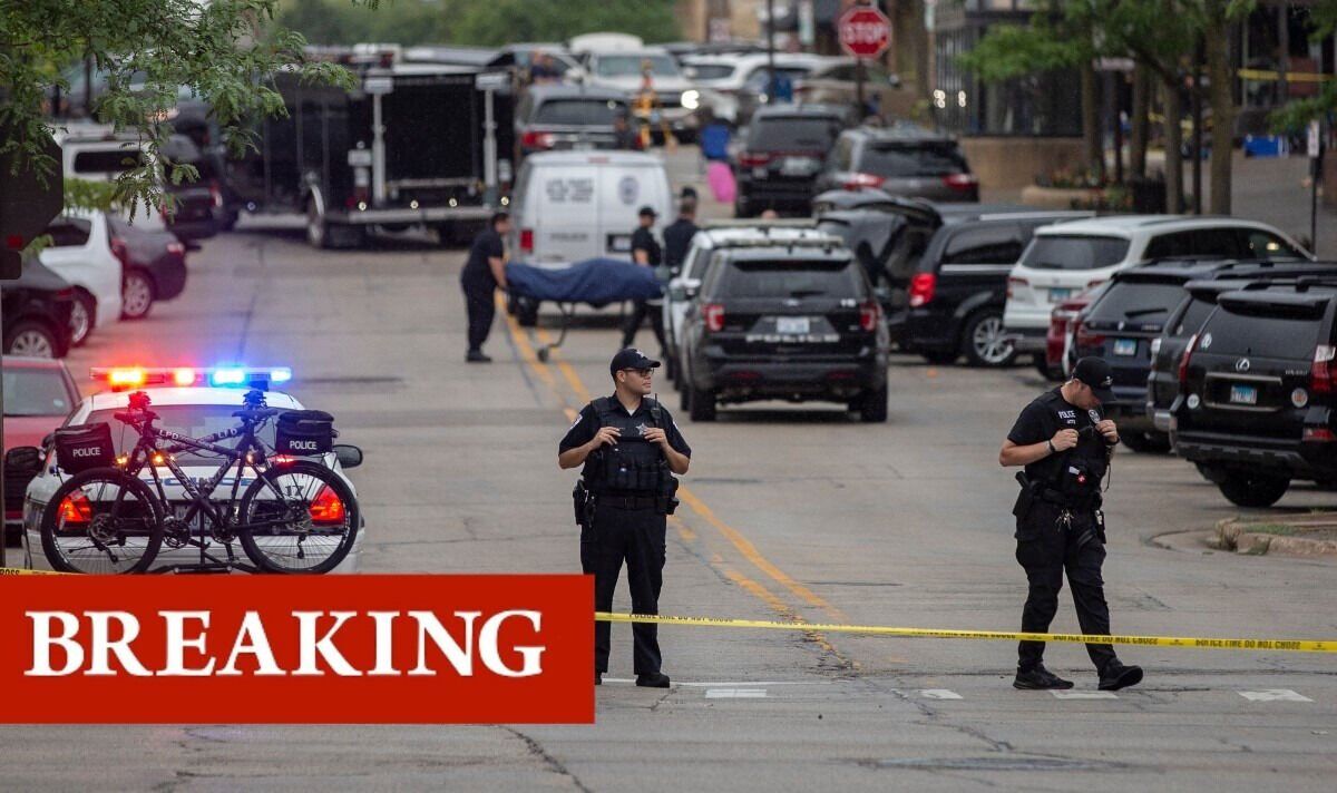 Fusillade à Chicago: la police nomme Bobby Crimo III comme "personne d'intérêt" dans l'attaque du 4 juillet