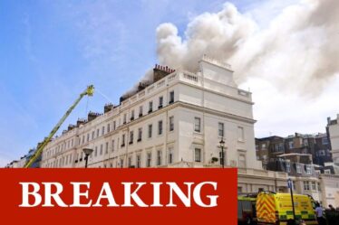 Incendie de Londres: une épaisse fumée s'élève au-dessus d'Eaton Place alors que les pompiers combattent un énorme incendie