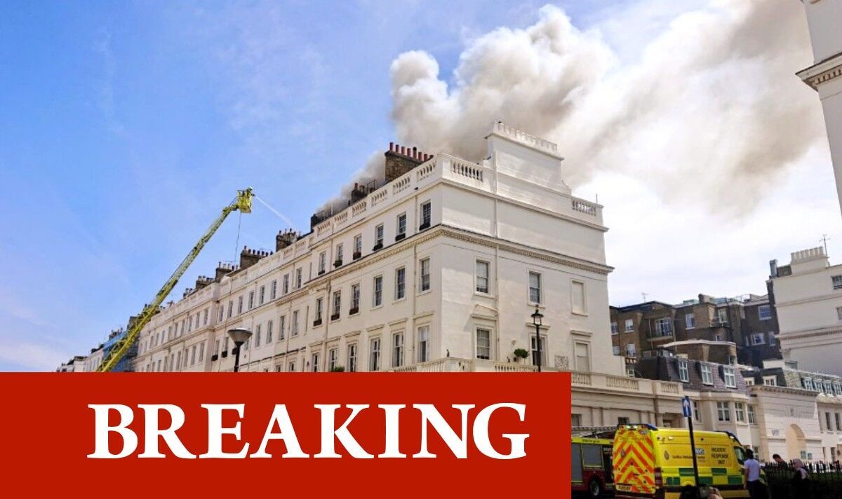 Incendie de Londres: une épaisse fumée s'élève au-dessus d'Eaton Place alors que les pompiers combattent un énorme incendie