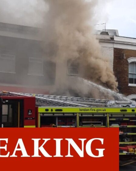 Un épais nuage de fumée alors que 70 pompiers s'attaquent à l'incendie à Londres – avertissement aux résidents