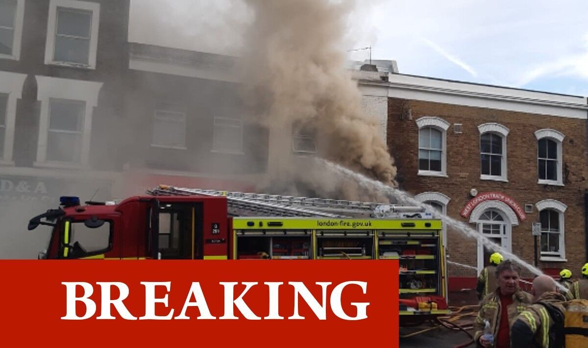 Un épais nuage de fumée alors que 70 pompiers s'attaquent à l'incendie à Londres – avertissement aux résidents