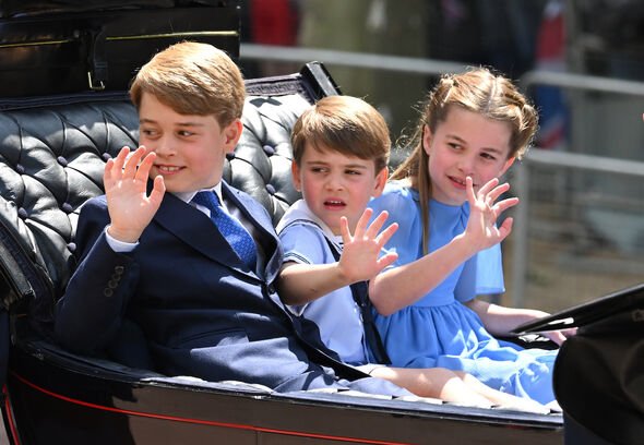 Prince George, Charlotte et Louis en calèche 