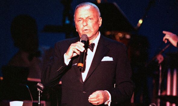 Frank Sinatra se produisant en 1991