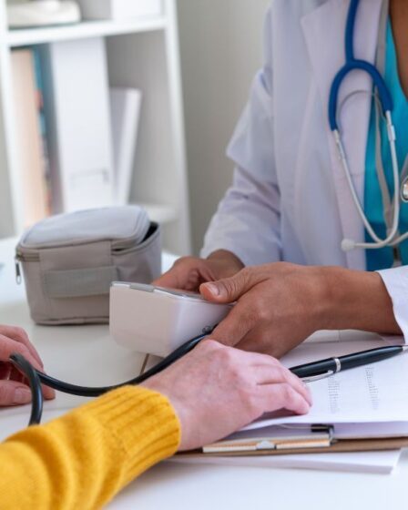 La diatribe du médecin généraliste affirme que les patients «complètement incapables» obligent le personnel du NHS à démissionner