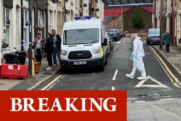 Fusillade à Liverpool: la police scelle la maison alors qu'un homme est blessé près du stade d'Anfield