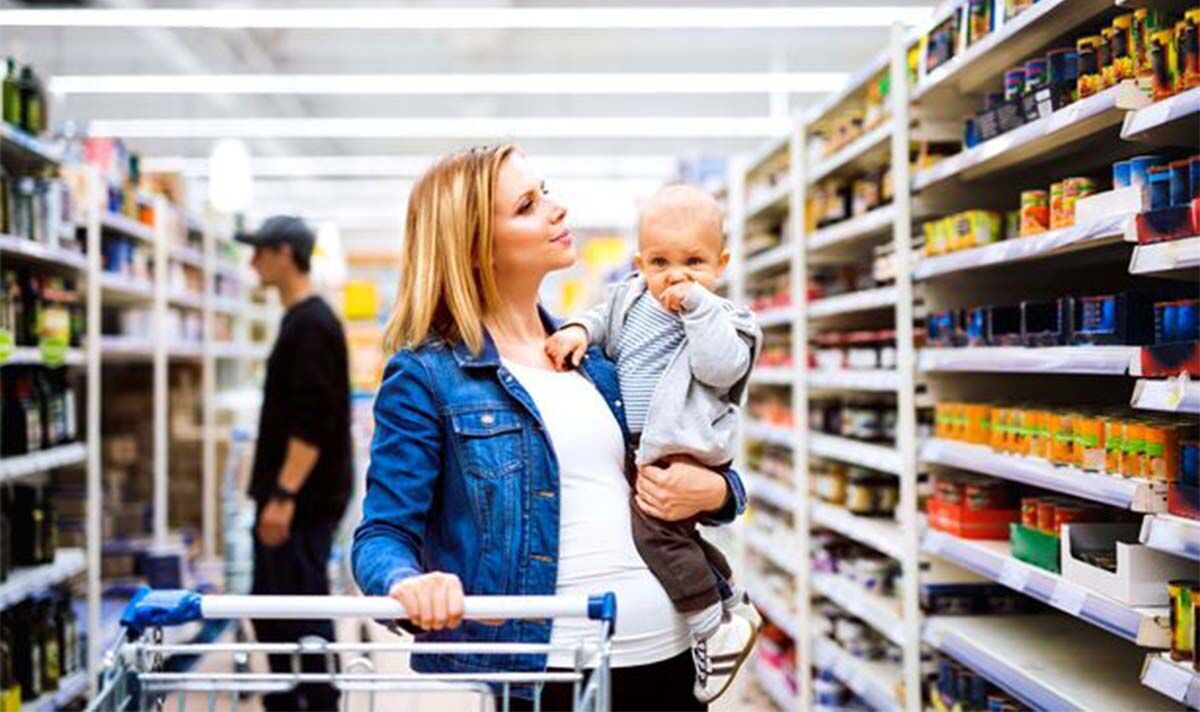 Maman furieuse après qu'un "homme au hasard" ait fait un commentaire sur son bébé au supermarché