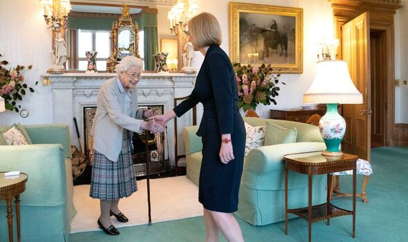 Liz Truss rencontre la reine au château de Balmoral