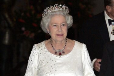 Diadème oriental : diadème victorien que la reine Elizabeth II n'a porté qu'une seule fois