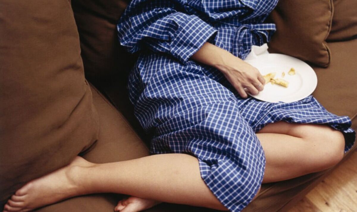 Être une «patate de canapé» expose les femmes à un risque plus élevé de tumeurs