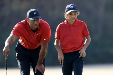 Le fils de Tiger Woods, Charlie, tire un record de carrière de 68 lors d'un événement junior avec une icône du golf comme caddie