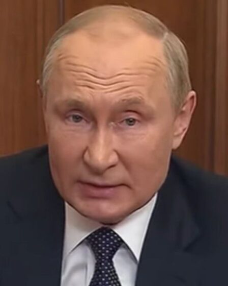 "Les mensonges de Poutine": Keegan appelle au calme après un discours russe "concernant"