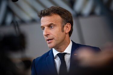 Macron au bord du "tsunami financier" alors que plus de 200 maires tirent la sonnette d'alarme
